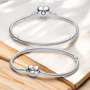 New 🩶 PANDORA Moments Sterling Silver Heart Clasp Snake Chain Bracelet